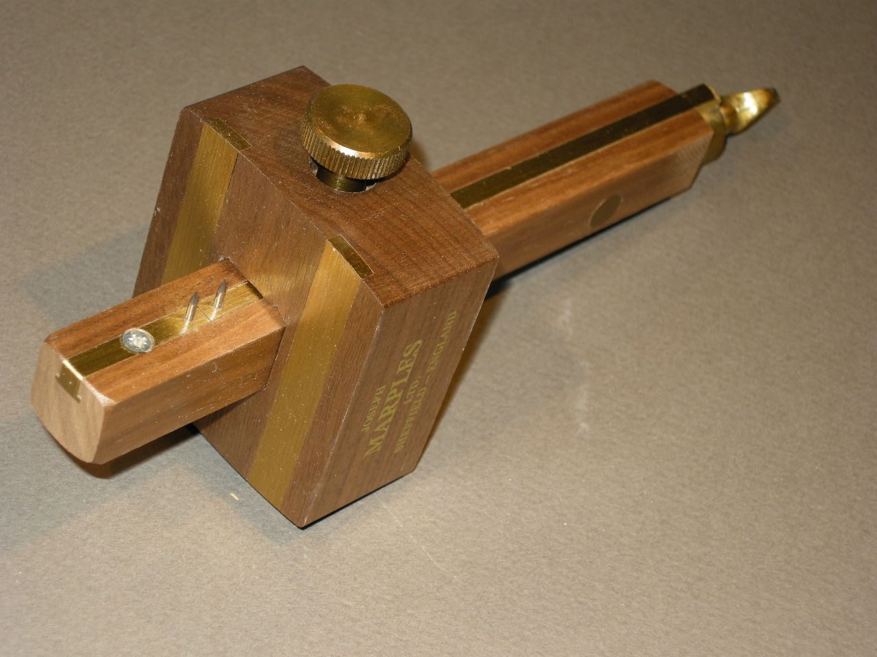 Gauge, Combination Mortice/Marking, Rosewood, Square Head, Screw Action, Brass Face, Brass Thumb Screw, #13C_product t7461.jpg